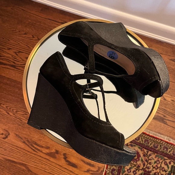 T-STRAP PEEP TOE WEDGES - Picture 7 of 9